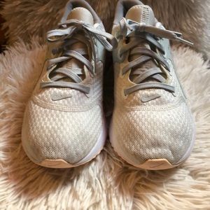 NIKE React sneaker- pre-owned  Womens size 8.5